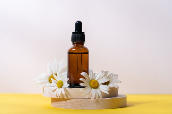 damlalıklı şişede homeopatik ilaç güzellik ürünü